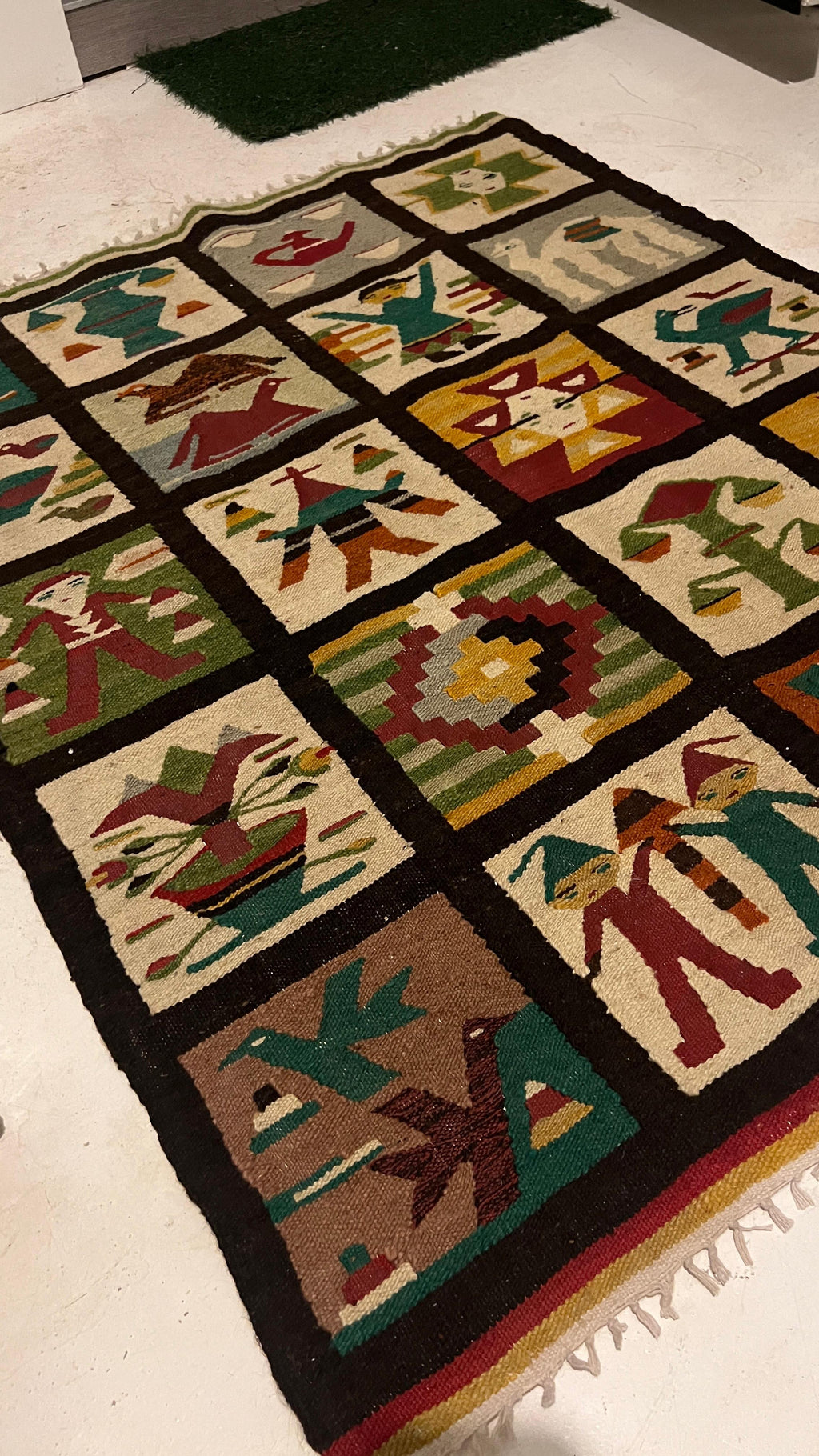 Unique Moroccan Style Kilim Rug – 100x104 cm – Handmade Wool Tribal Piece