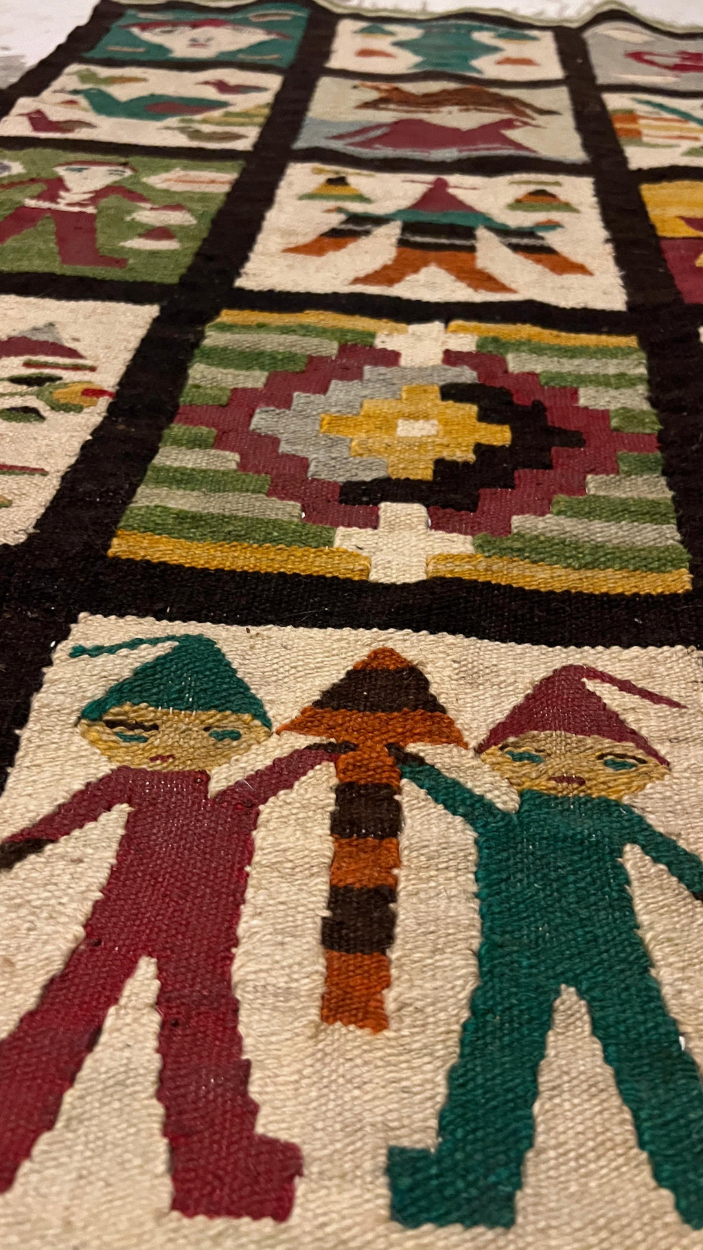 Unique Moroccan Style Kilim Rug – 100x104 cm – Handmade Wool Tribal Piece