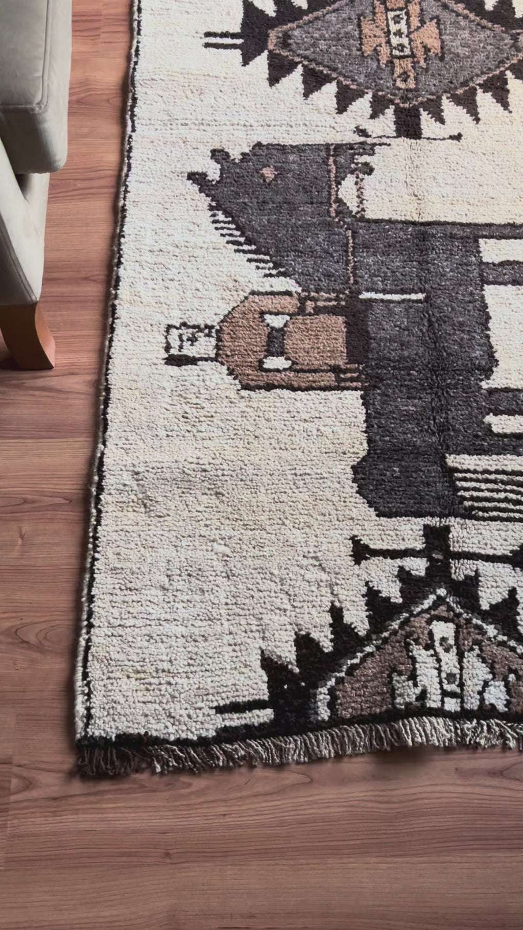 102 × 330 cm | Handmade Kurdish Figurative Tribal Runner