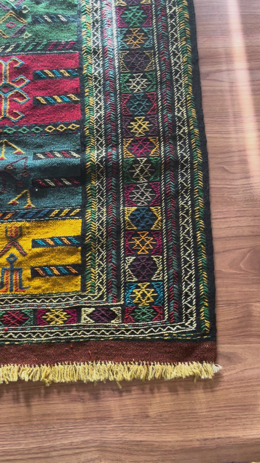 Turkish Kilim Rug – 127 × 187 cm – Raised Relief Weave – Handmade Anatolian Wool – Vintage Tribal Decor