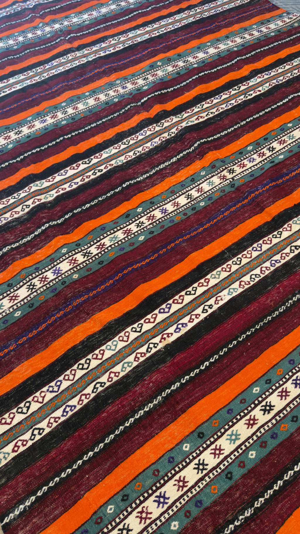 Vintage Balıkesir kilim, close-up of star and diamond motifs